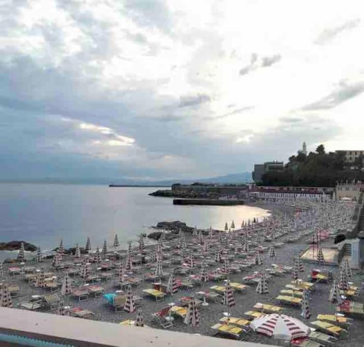 Casa Azzurra, Nel Cuore Di Genova エクステリア 写真